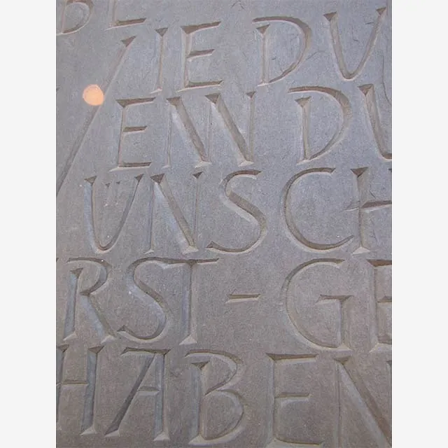 Schrift auf Stein